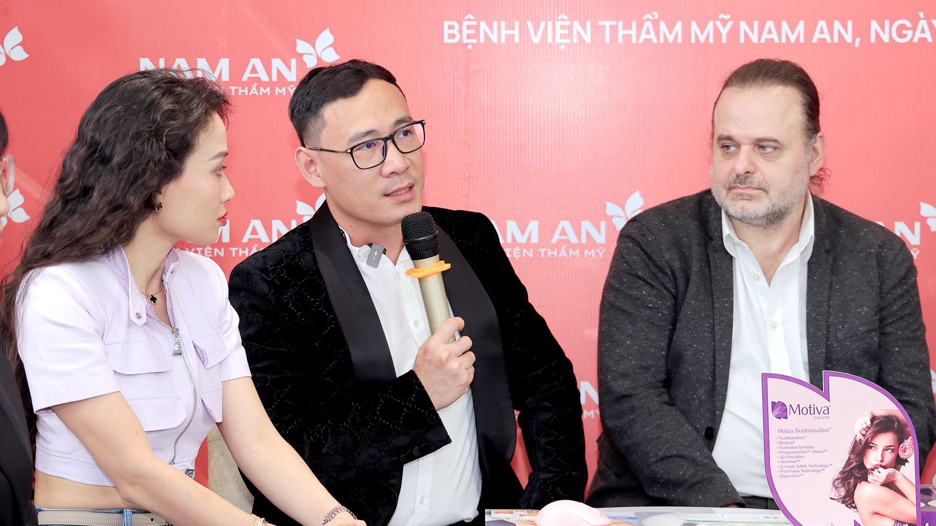 BVTM Nam An Đón Chuyên Gia Nâng Ngực Marcos Sforza (5)