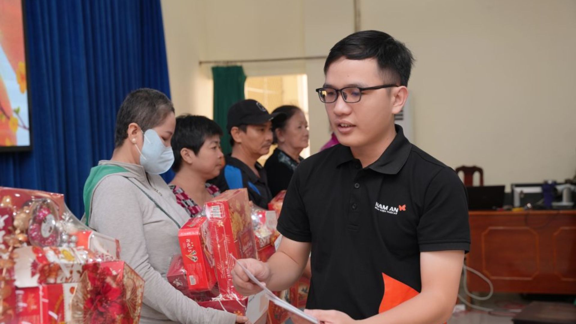 BVTM Nam An Trao 100 Phần Quà Tết Tại Gò Vấp (6)