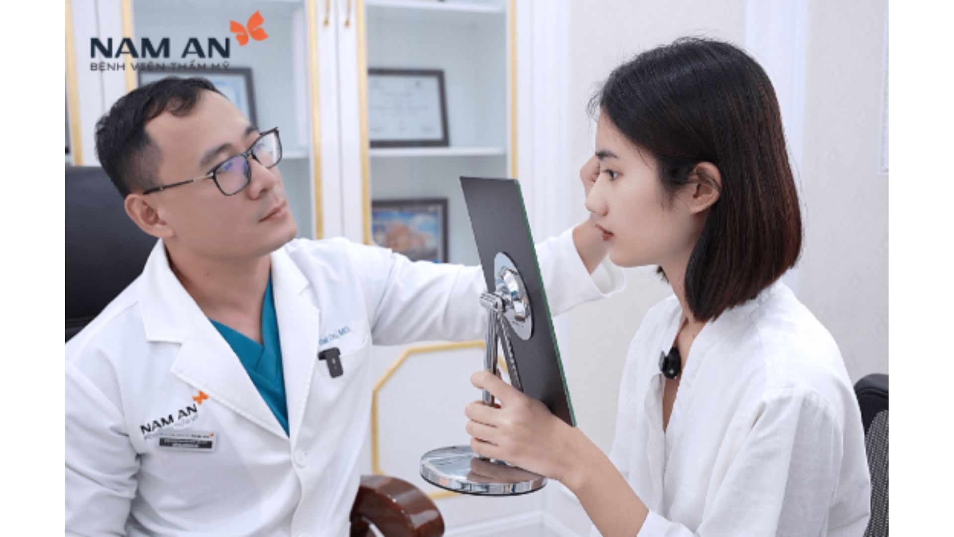 Hoa hậu Ý Nhi tư vấn trực tiếp cùng bác sĩ chuyên môn Đỗ Quang Khải