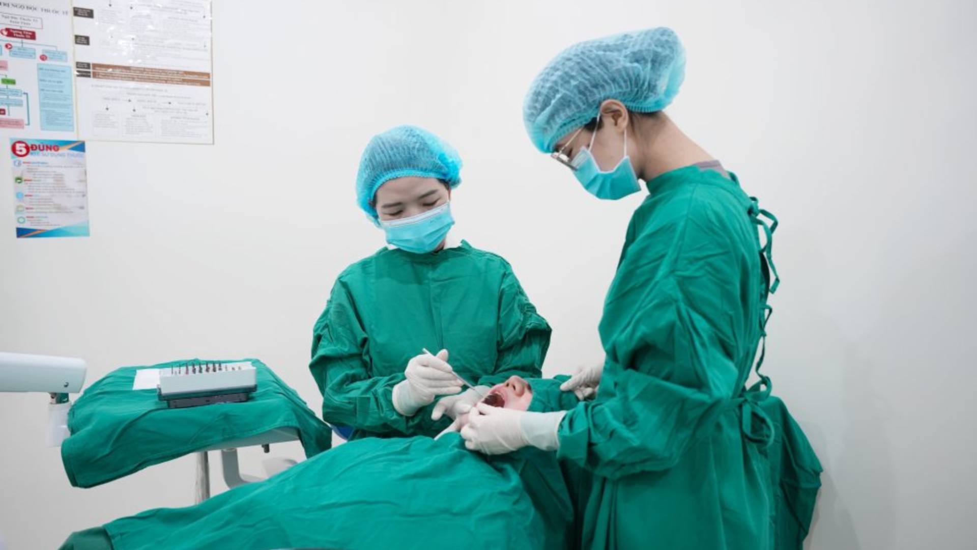 Mất Răng Lâu Năm Cấy Ghép Implant Có Phức Tạp Không (2)