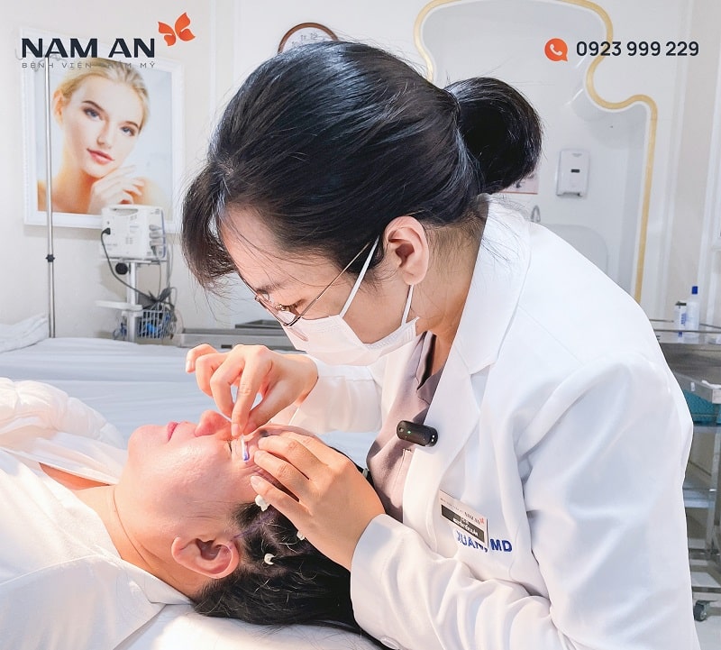 Phẫu Thuật Mở Góc Mắt Trong Và Ngoài Tại BVTM Nam An (10)