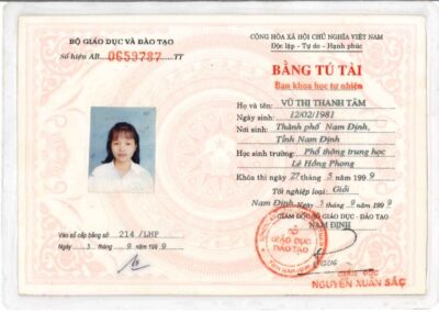1999 - Bằng Tú tài (Ban Khoa học tự nhiên) tại Trường Phổ thông trung học Lê Hồng Phong, Nam Định