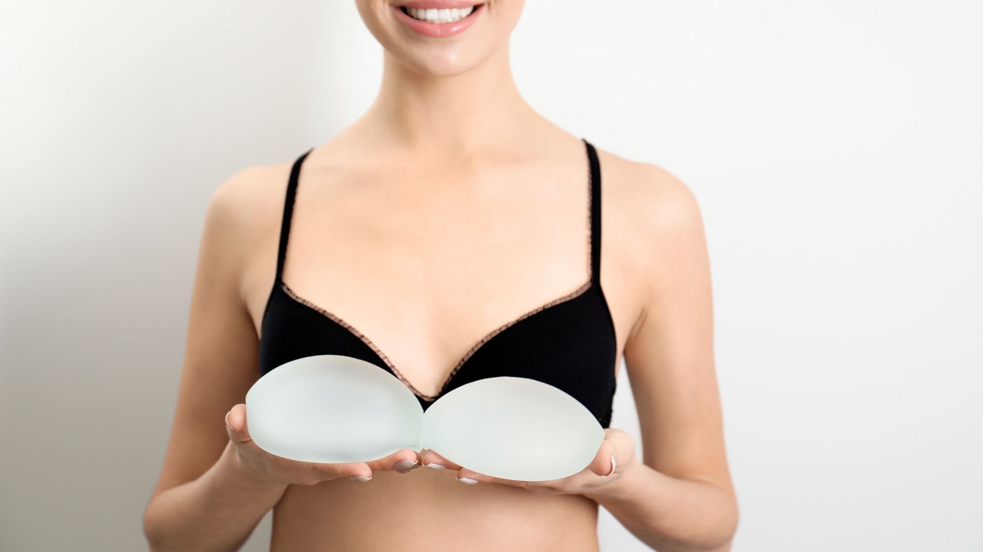 Vì sao phải nâng ngực lại sau vài năm_ Giải thích từ góc nhìn y khoa và tuổi thọ túi ngực